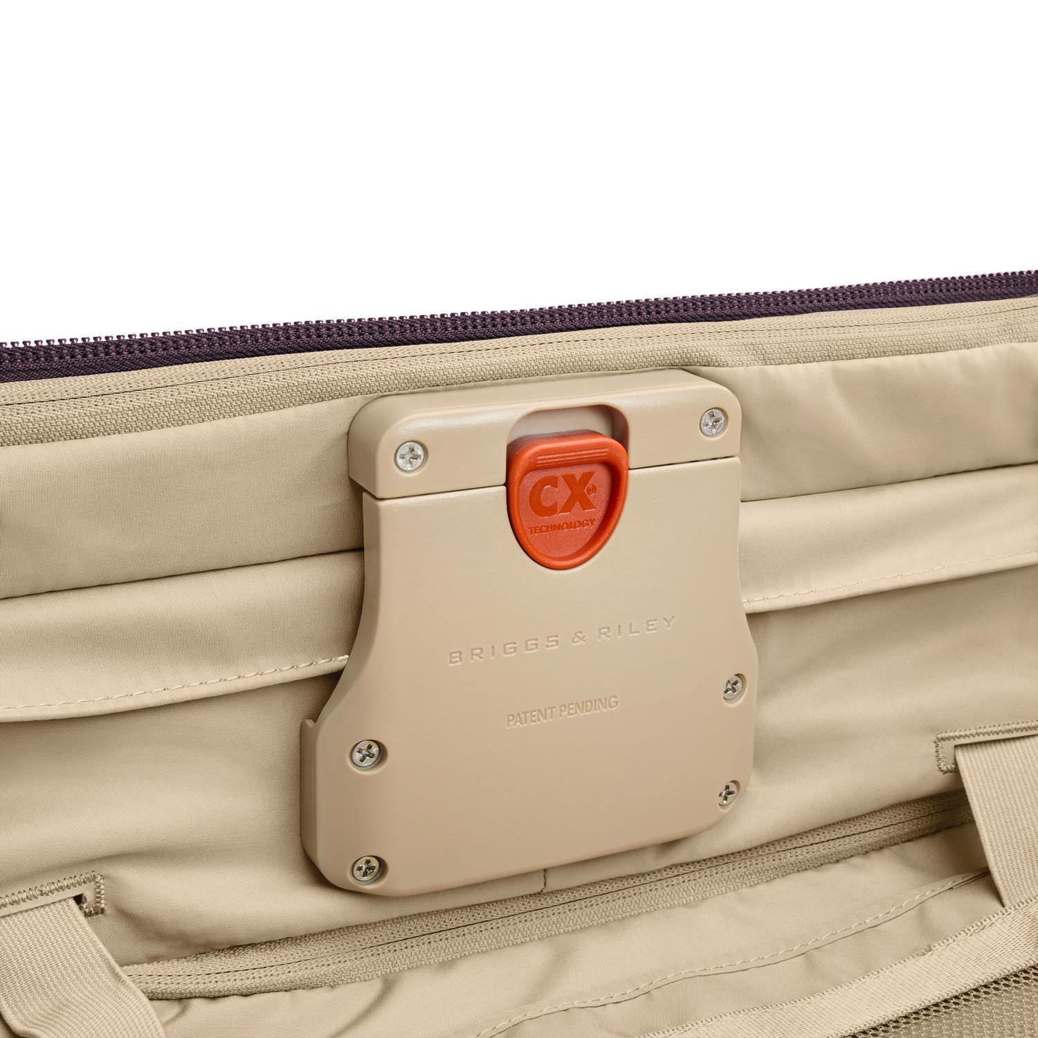 Compact 61cm Checked Expandable Spinner #colour_plum