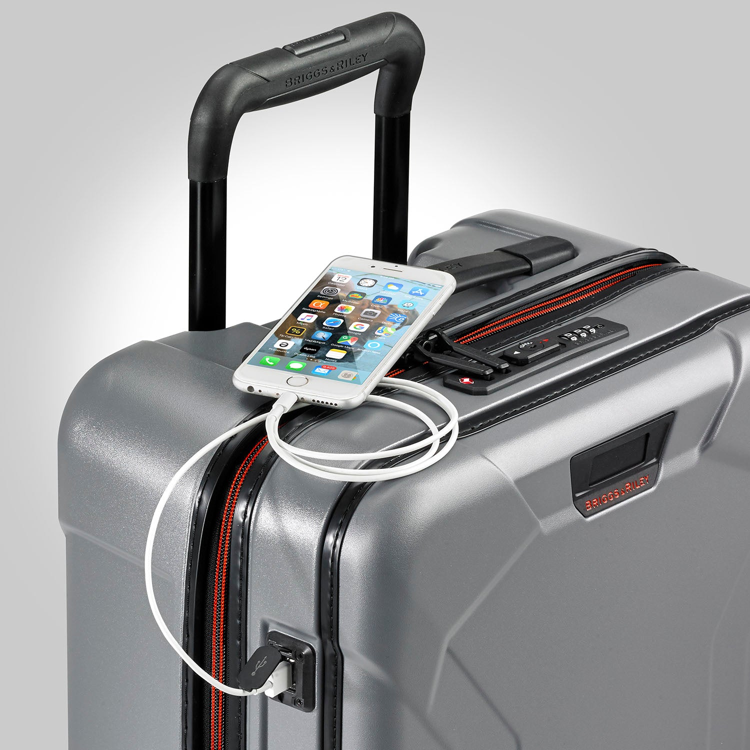 International 21" Carry-On Spinner