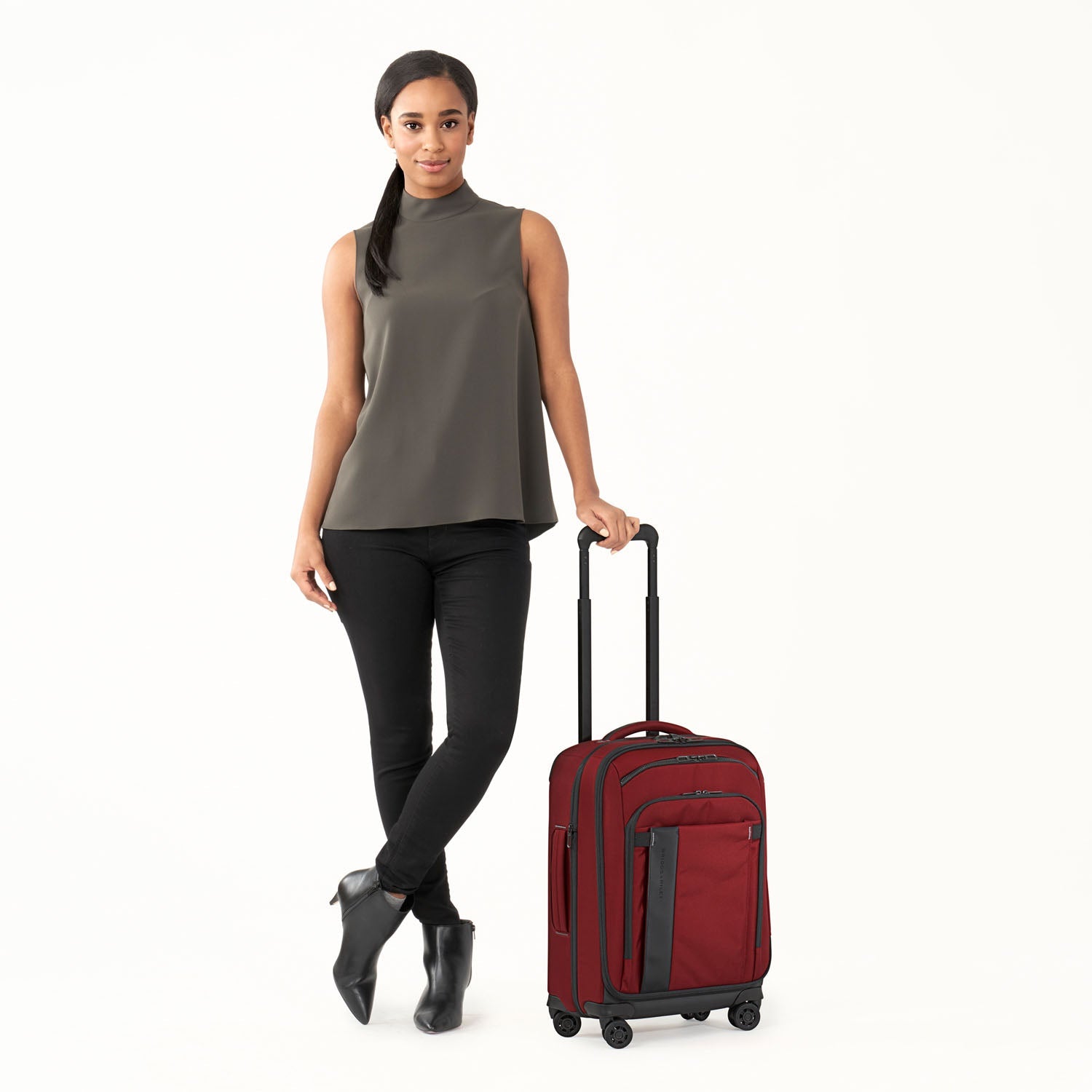 International 21" Carry-on Expandable Spinner