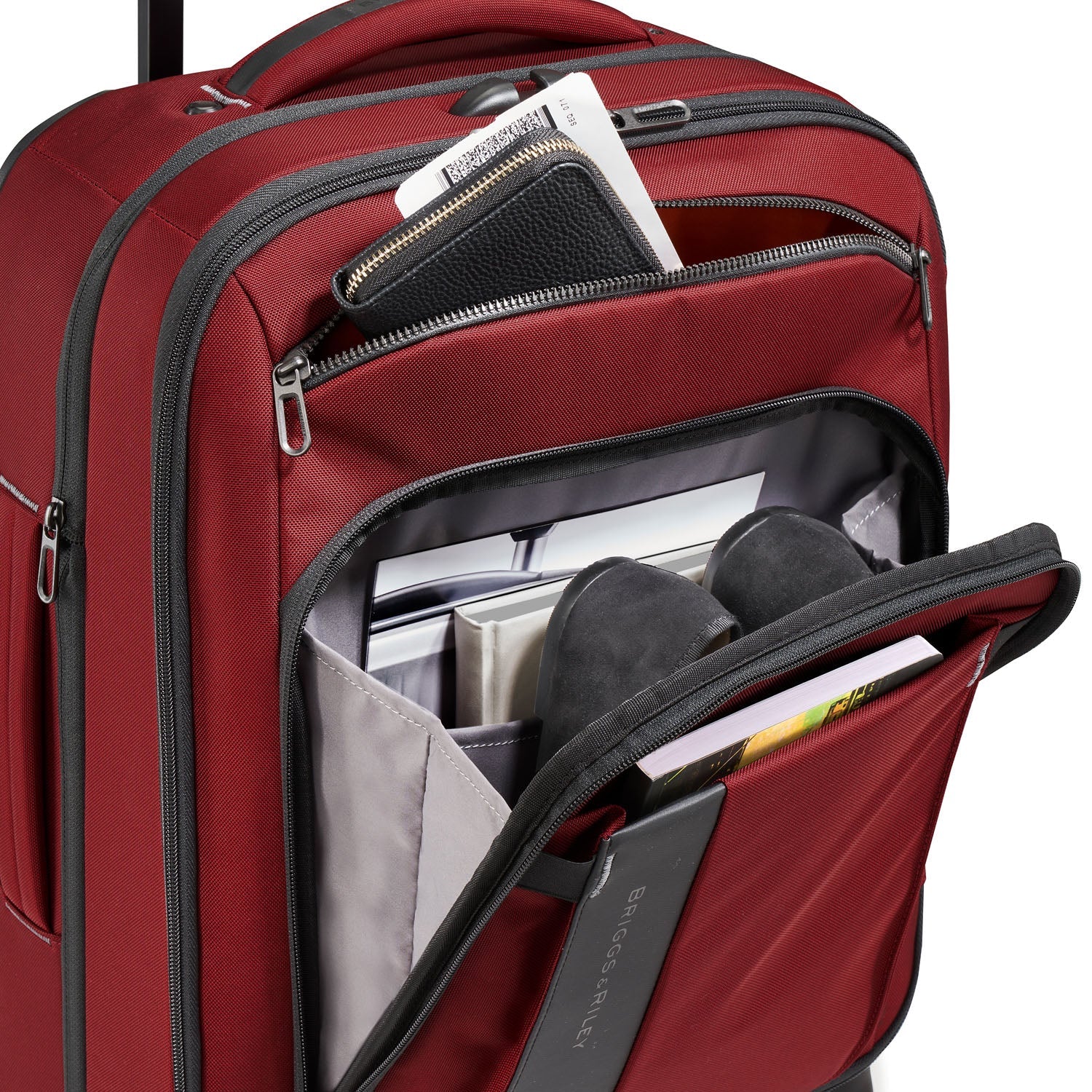 International 21" Carry-on Expandable Spinner